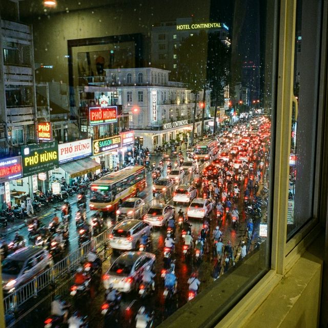ベトナム 街中のバイク騒音